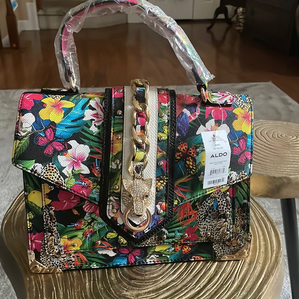 Super colorful  perfect for a nature lover stylish person Aldo